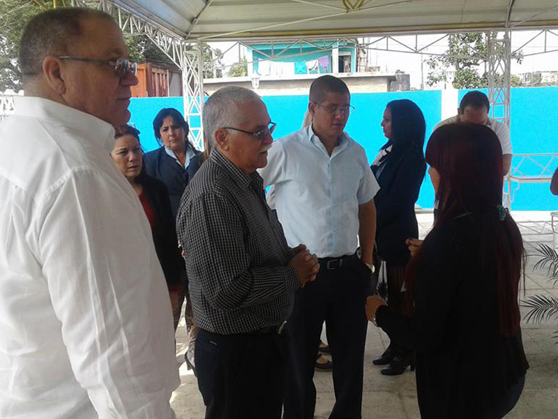 Ministro de Comunicaciones visita Joven Club en capital de Mayabeque