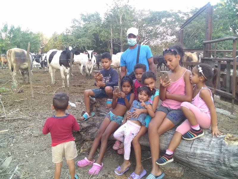 Niños de la comunidad El Hato, acceden a los servicos de Joven Club.- #RevistaTino