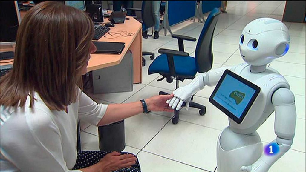 Fig. 3. Pepper, robot diseñado para dar apoyo emocional a las personas. Robótica - #RevistaTino