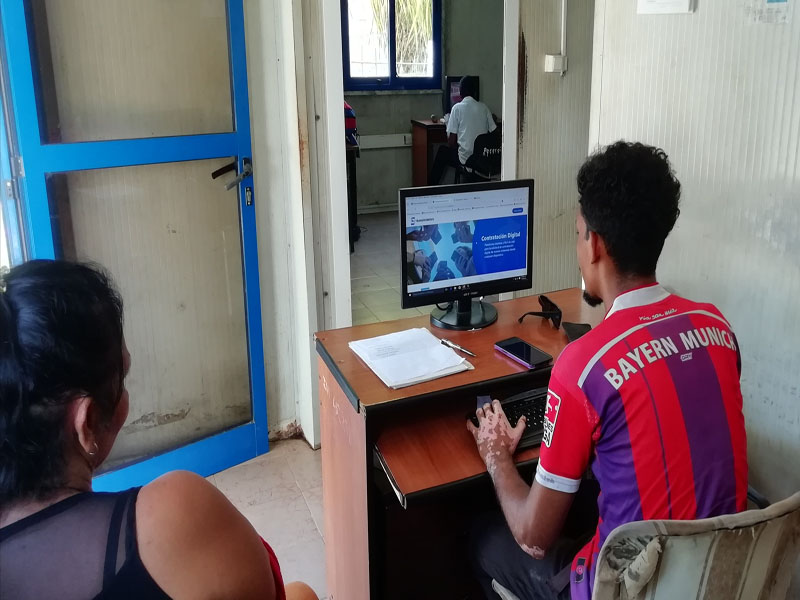 Fig. 1. Joven Club apoyando el proceso de bancarización - #RevistaTino