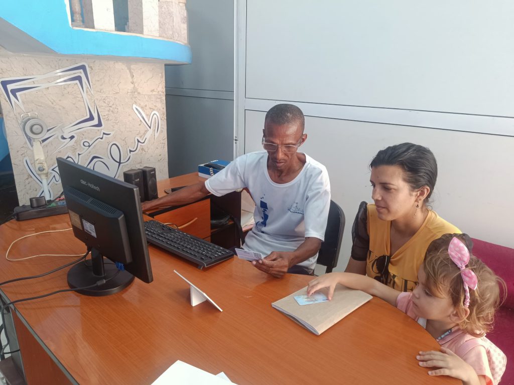 Fig. 1. Joven Club contribuye a la bancarización. #RevistaTino Fig. 1. Joven Club contribuye a la bancarización. #RevistaTino