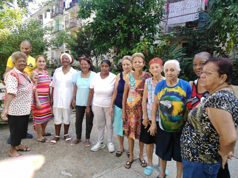 Fig. 1. Miembros del Geroclub Guantánamo. #RevistaTino Fig. 1. Miembros del Geroclub Guantánamo. #RevistaTino