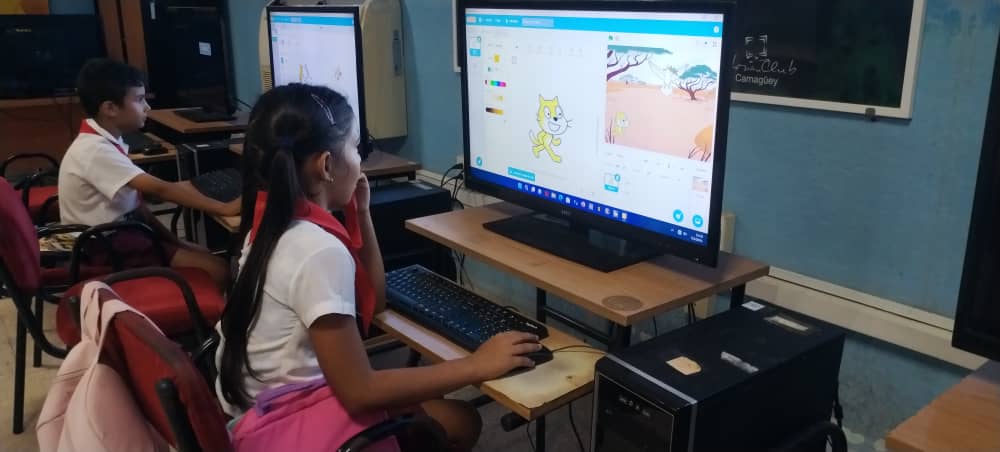 Fig. 1. Scratch es el primer paso en la programación #RevistaTino Fig. 1. Scratch es el primer paso en la programación #RevistaTino