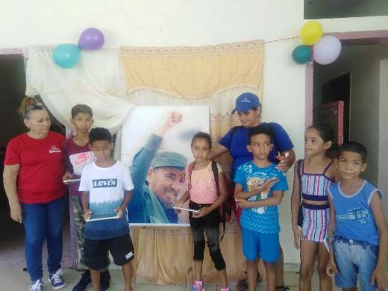 Fig. 1. Fidel presente en las nuevas generaciones. #RevistaTino