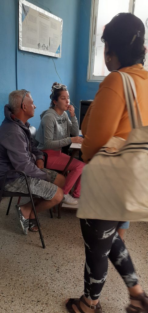 Fig. 1. Joven Club brindando asesoría. #RevistaTino