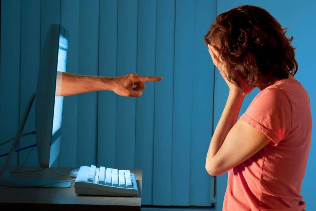 Fig. 1. La violencia virtual puede afectar gravemente a las víctimas. #RevistaTino