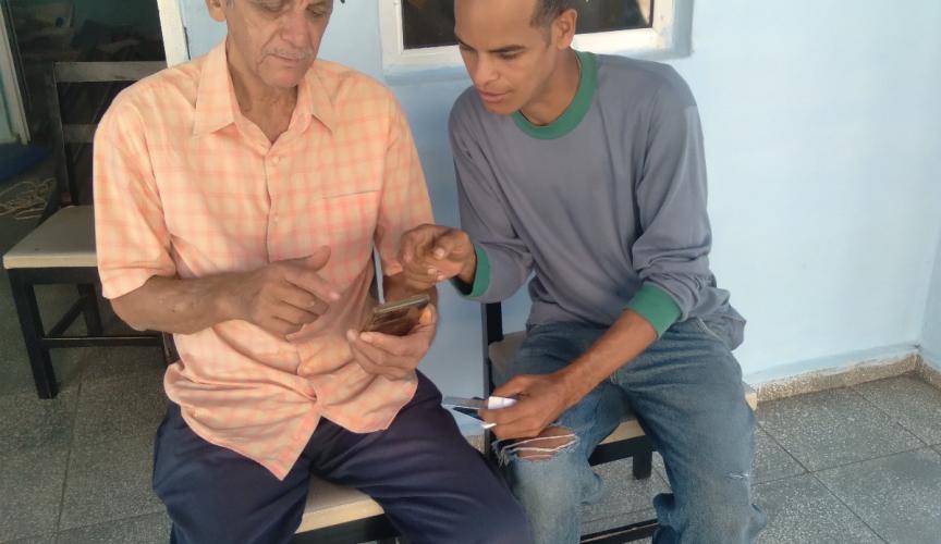 Fig. 1. En la tercera edad el tiempo es oro. #RevistaTino