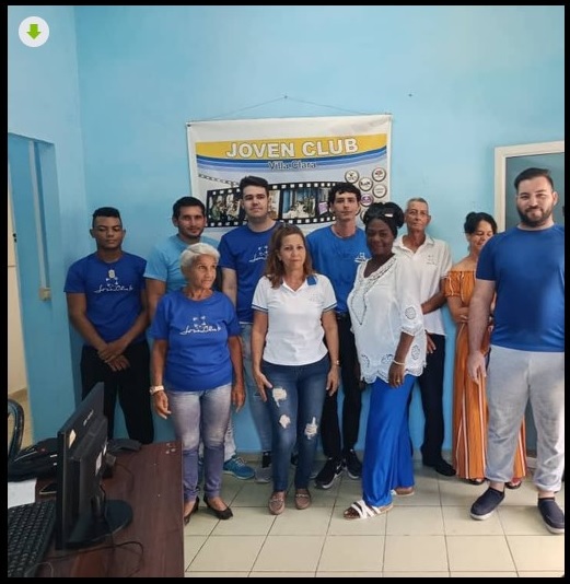 Fig. 1. Directivos y trabajadores del Joven Club - Revista Tino